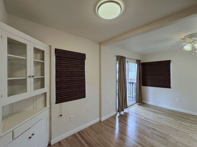 Foto del edificio - 5042 Muir Ave