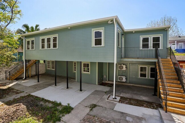 Foto del edificio - 720 Spain St