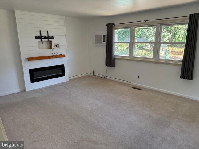 Foto del edificio - 3555 Churchill Ln
