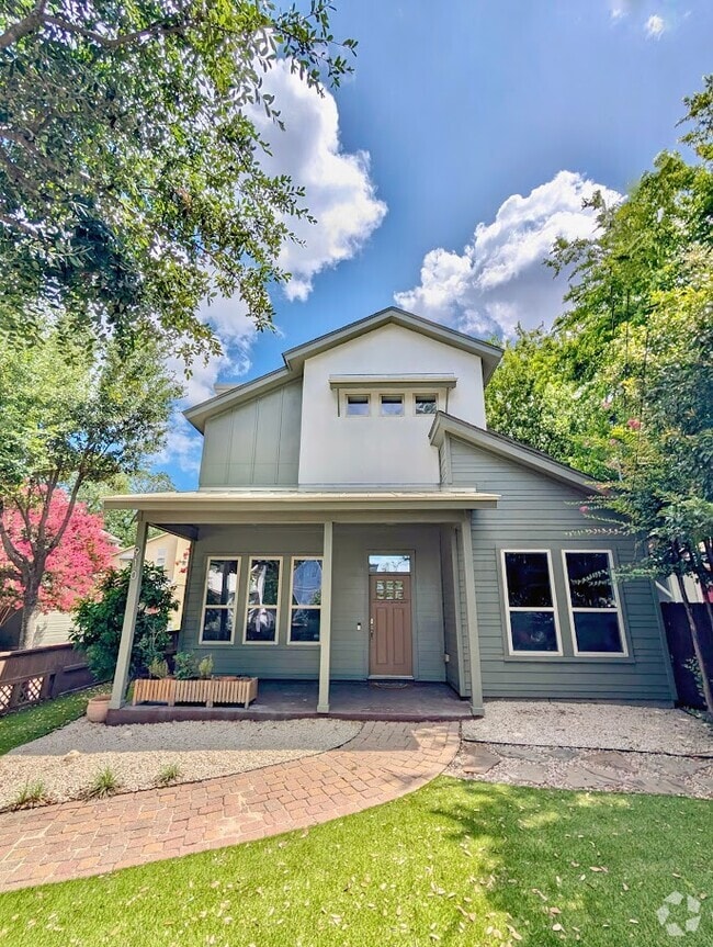Building Photo - 910 Romeria Dr