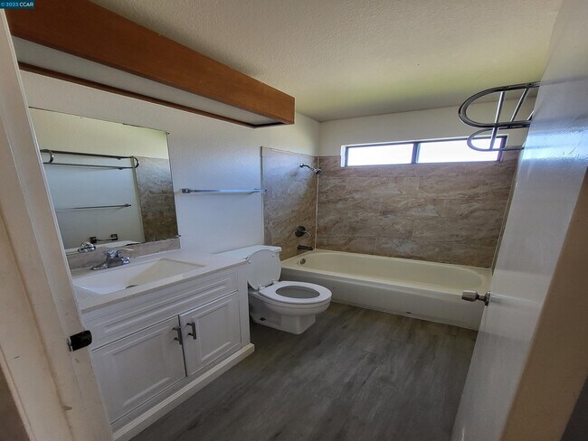 Building Photo - 115 Pecan Dr