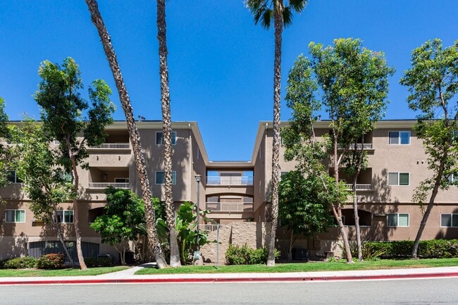 Foto del edificio - Rancho Mission Trails Condo for Lease – Prime Location + Resort-Style Living