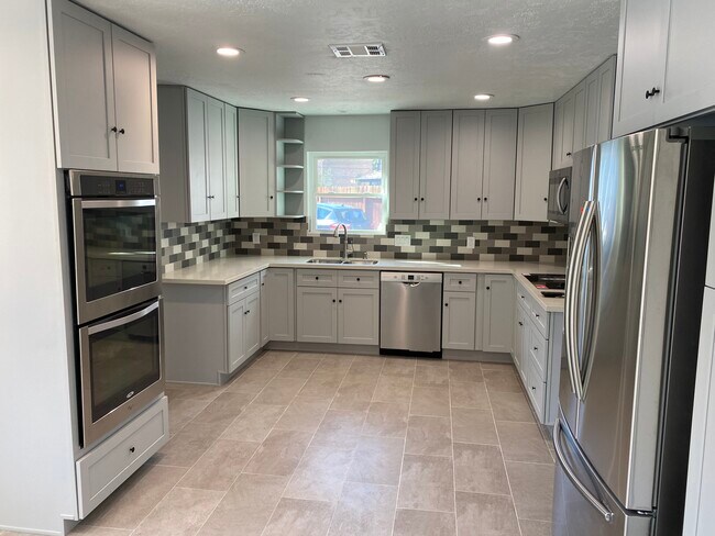 Kitchen - 10603 Bayou Glen Rd