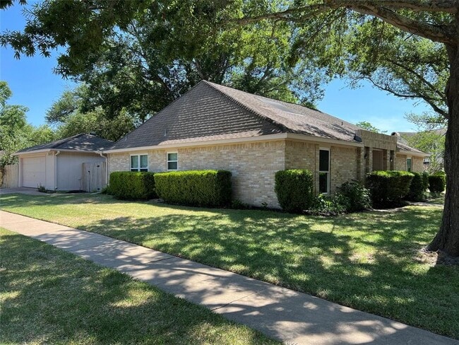 Building Photo - 21303 Park Holly Ct