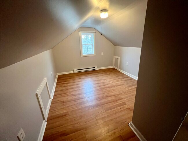 Bedroom - 252 E Albert St