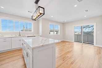 Building Photo - 2-4 Hecla St