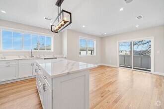 Building Photo - 2-4 Hecla St