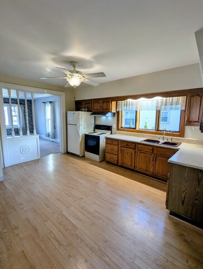 Building Photo - 348 Carrington St