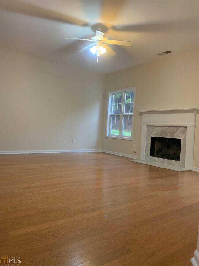 Building Photo - 112 Omega Ct