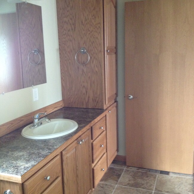 Building Photo - 3 Bed/2 Bath Home with Columbia River & Mt...