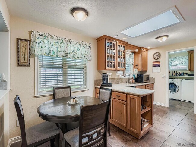 Foto del edificio - Impeccable brick ranch home for rent