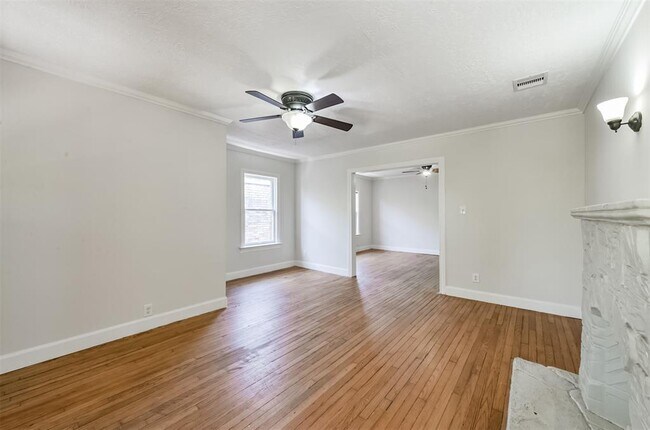 Building Photo - 2411 Cleburne St