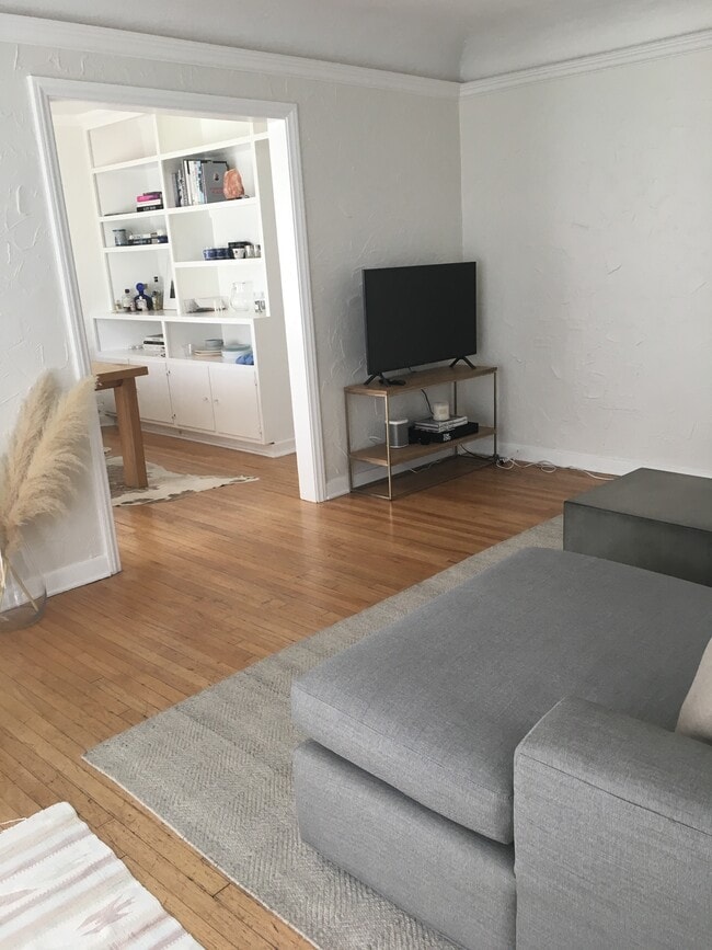 Sala de estar - 3936 Beethoven St