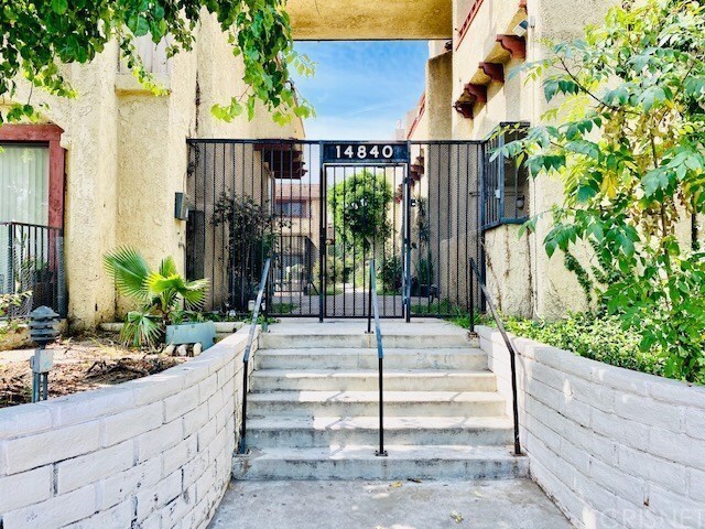 Primary Photo - 14840 Parthenia St