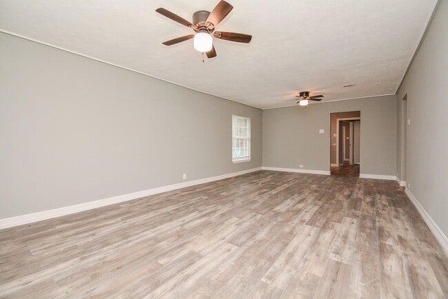 Building Photo - 14633 Renault St