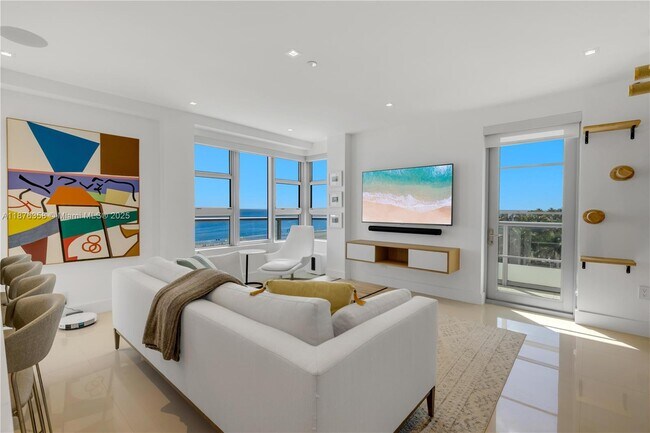 Foto del edificio - 3739 Collins Ave