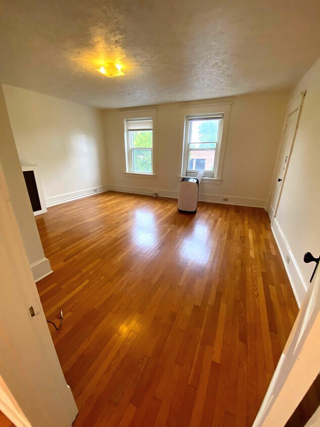 Front Bedroom #1 - 21 N Braddock St