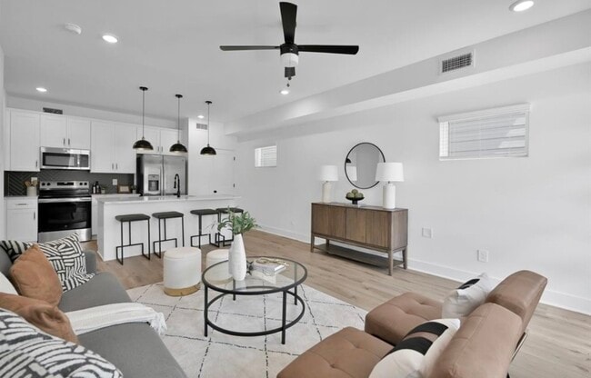 Building Photo - 8021 Cora St