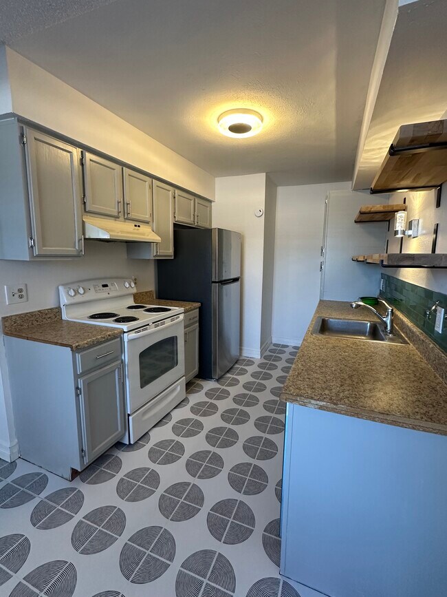 Building Photo - 3121 S Tamarac Dr