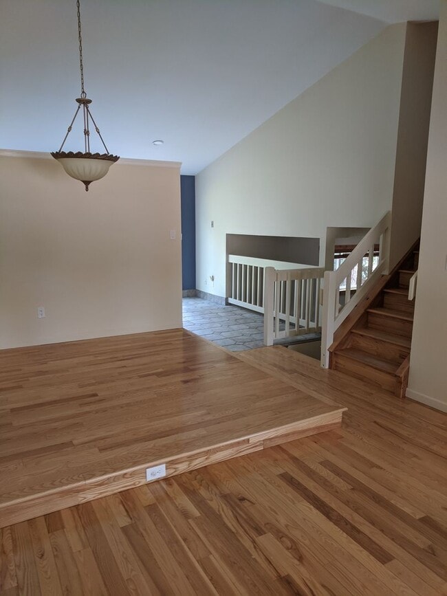Building Photo - 5511 Old Farm Cir E
