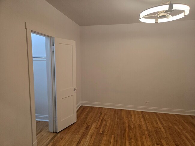 Foto del edificio - 2896 S Archer Ave