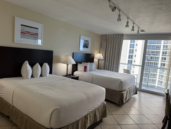 Foto del edificio - 19201 Collins Ave
