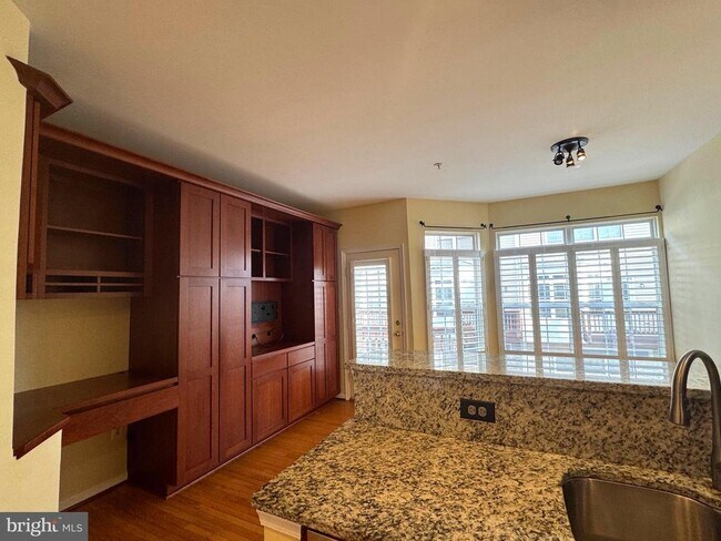 Foto del edificio - 136 Cameron Station Blvd