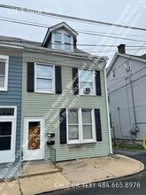 Building Photo - 221 S 10th St