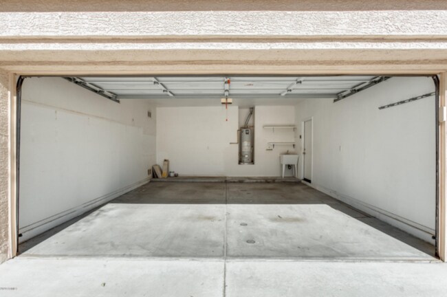 Building Photo - AVAILABLE EARLY APRIL: Gorgeous 3 Bedroom ...
