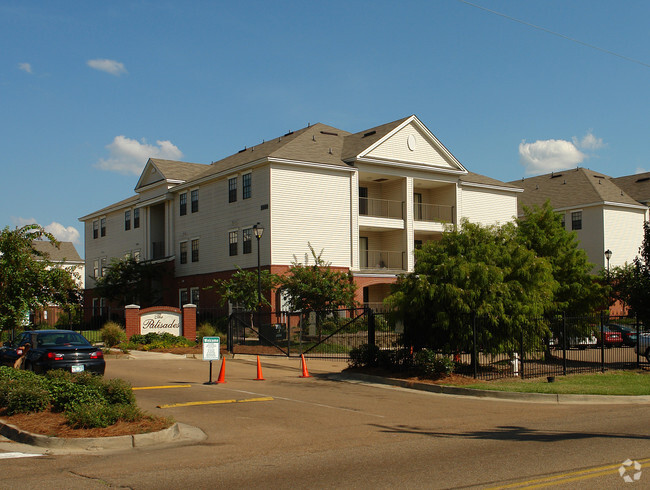 Building Photo - University Pointe