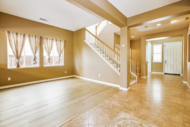 Foto del edificio - Experience Scenic Luxury in This Spectacular 4-Bed+Office/4-Bath Home Within the Exclusive Sycamo...