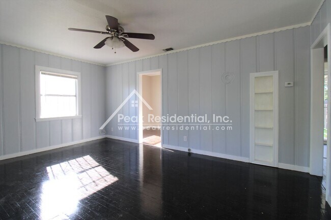 Building Photo - Updated 1bd/1ba Tahoe Park Home with 1 Car...