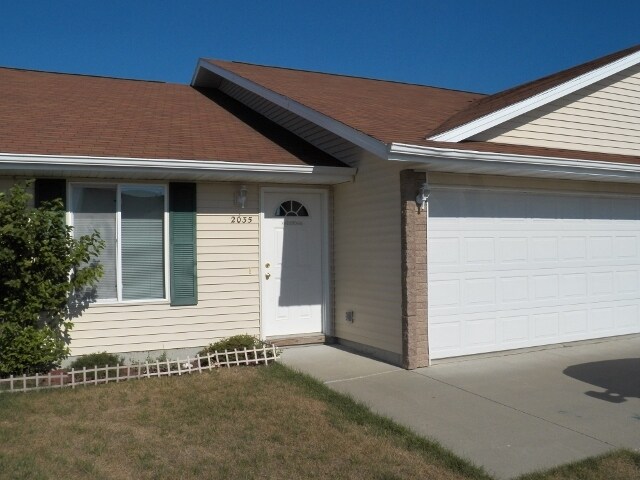 Primary Photo - 2035 Vista View Dr
