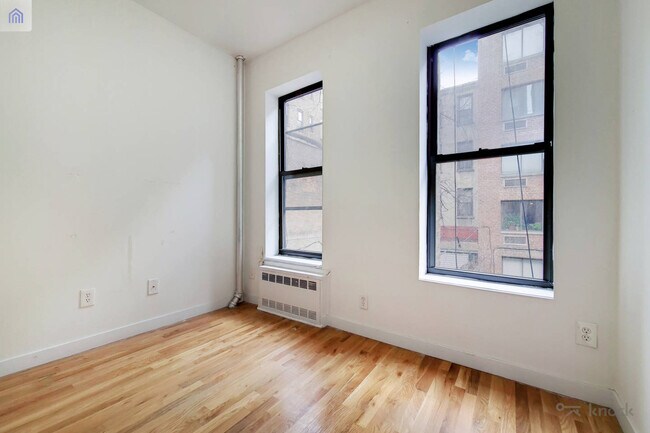 Foto del edificio - 220 E 85th St