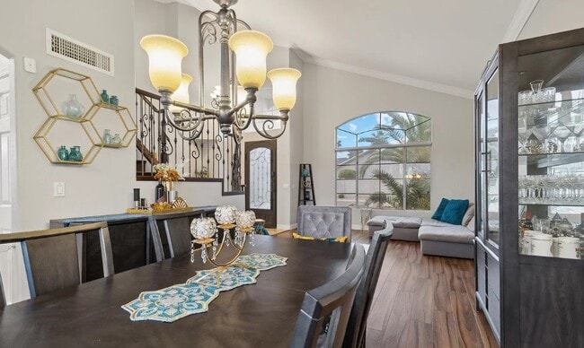 Foto del edificio - 519 W Mountain Vista Dr
