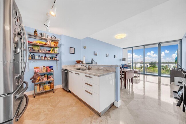 Foto del edificio - 601 NE 36th St
