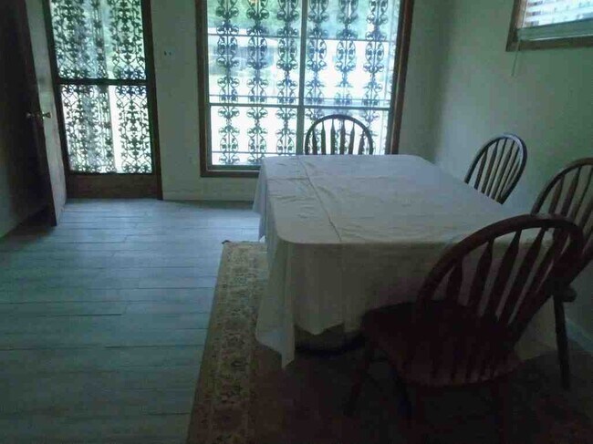 Dining Room - 202 Delta Rd