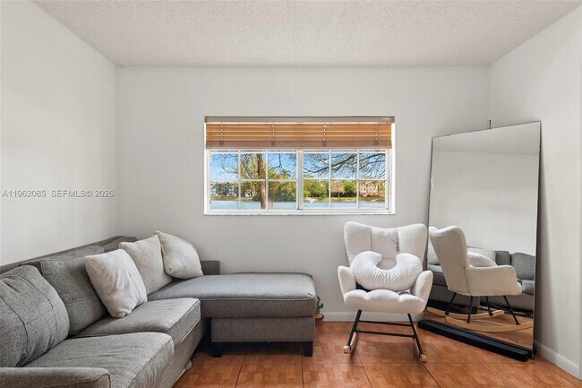 Foto del edificio - 3660 N 56th Ave