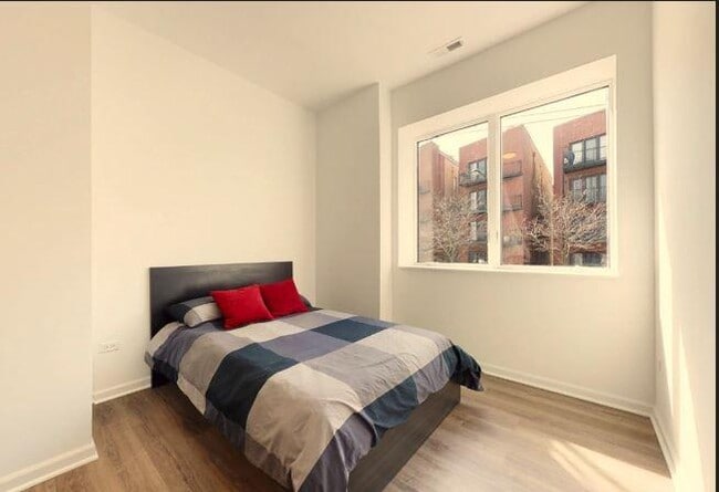 Foto del edificio - 3 bedroom in Chicago IL 60616