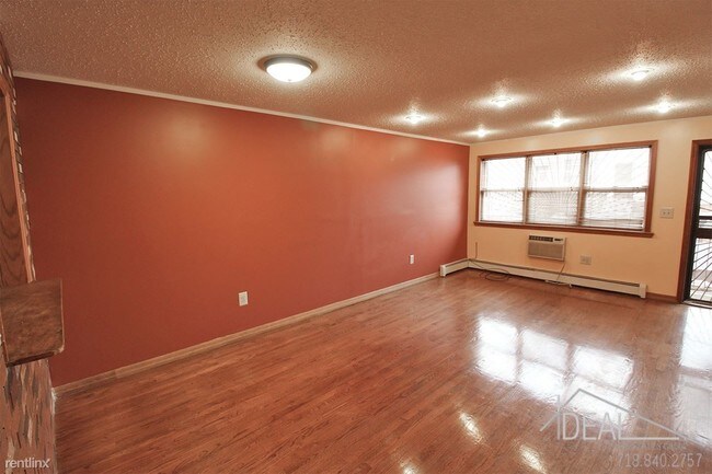 Building Photo - 2 br, 1.5 bath  - 1146 Hancock St