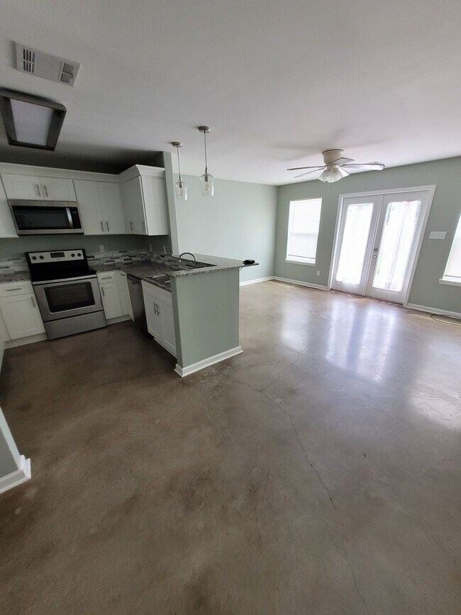 Building Photo - 1602 Dehart Dr