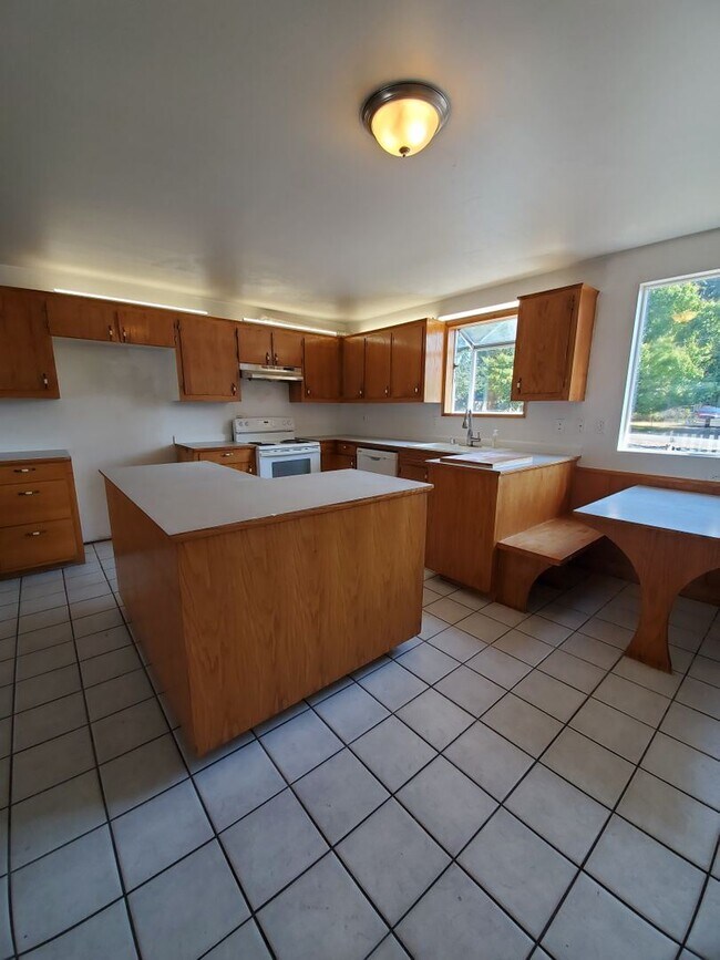 Building Photo - 2 br, 2 bath House - 26189 Barrett Rd NW