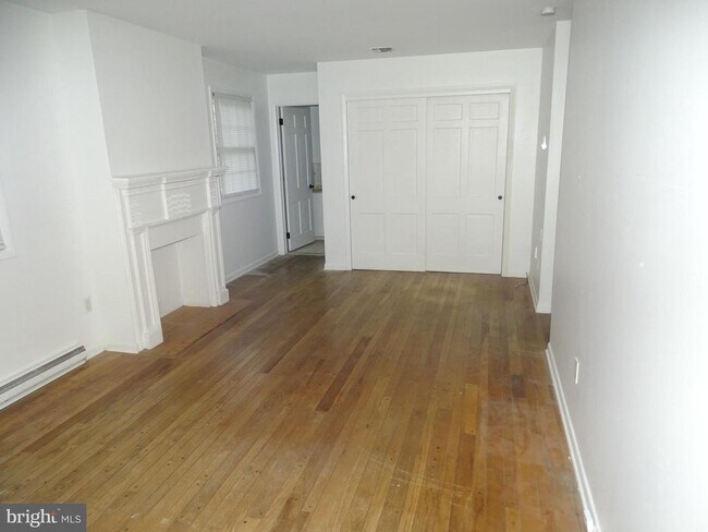 Foto del edificio - 449 W Street Rd