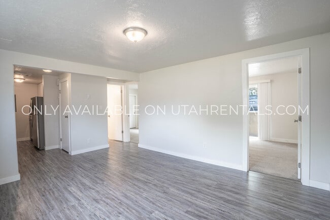 Building Photo - 1092 N 150 W