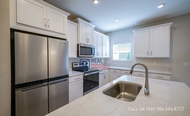 Foto del edificio - Move-In Ready 3 Bedroom Townhome in Wells ...