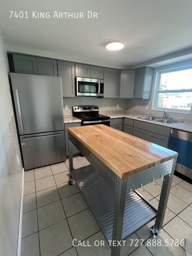 Foto del edificio - 7401 King Arthur Dr