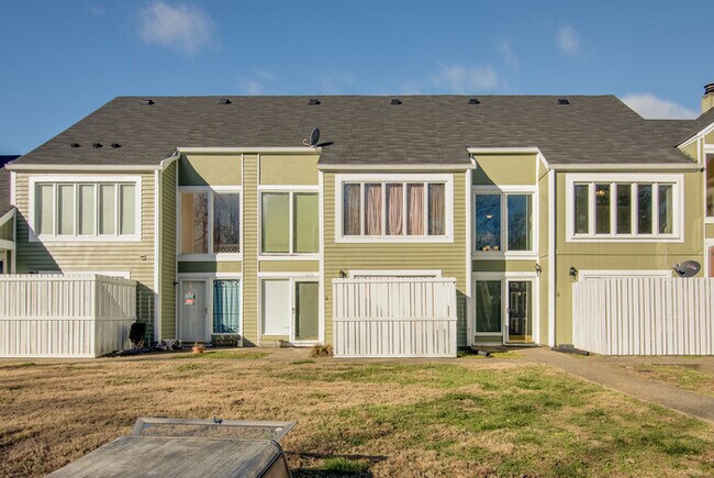 Building Photo - 214 Raintree Dr