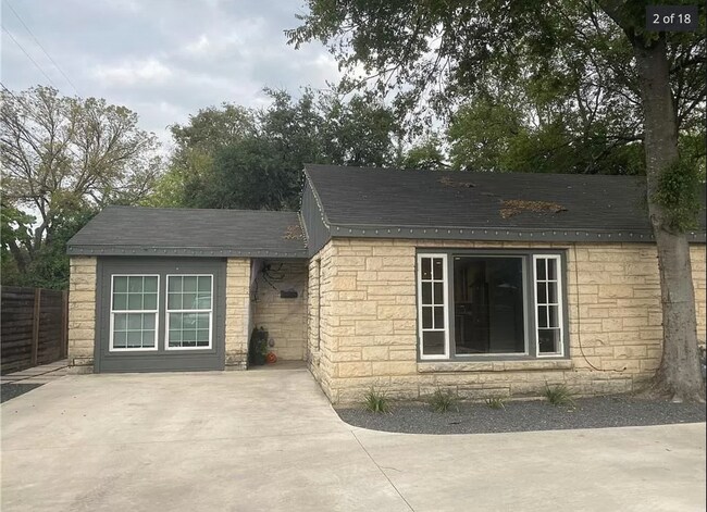 Exterior frontal - 2802 W 45th St