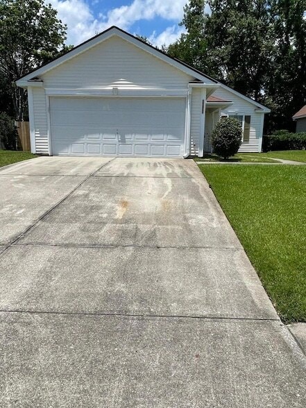 Building Photo - 210 Lytham Ct