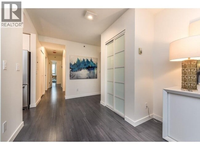 Building Photo - 289 Drake St